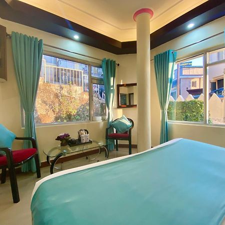 Riversun Hotel Mall Road Mussoorie Bagian luar foto
