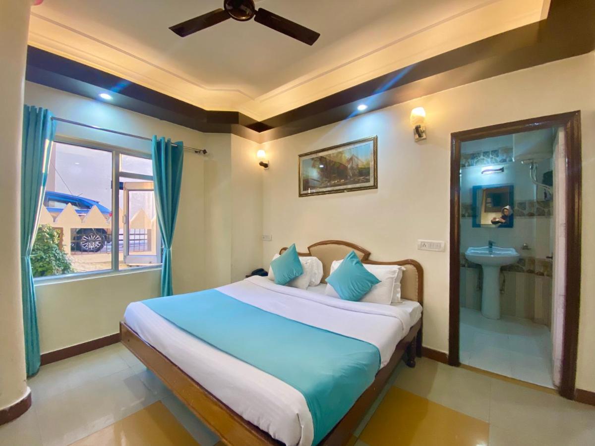 Riversun Hotel Mall Road Mussoorie Bagian luar foto