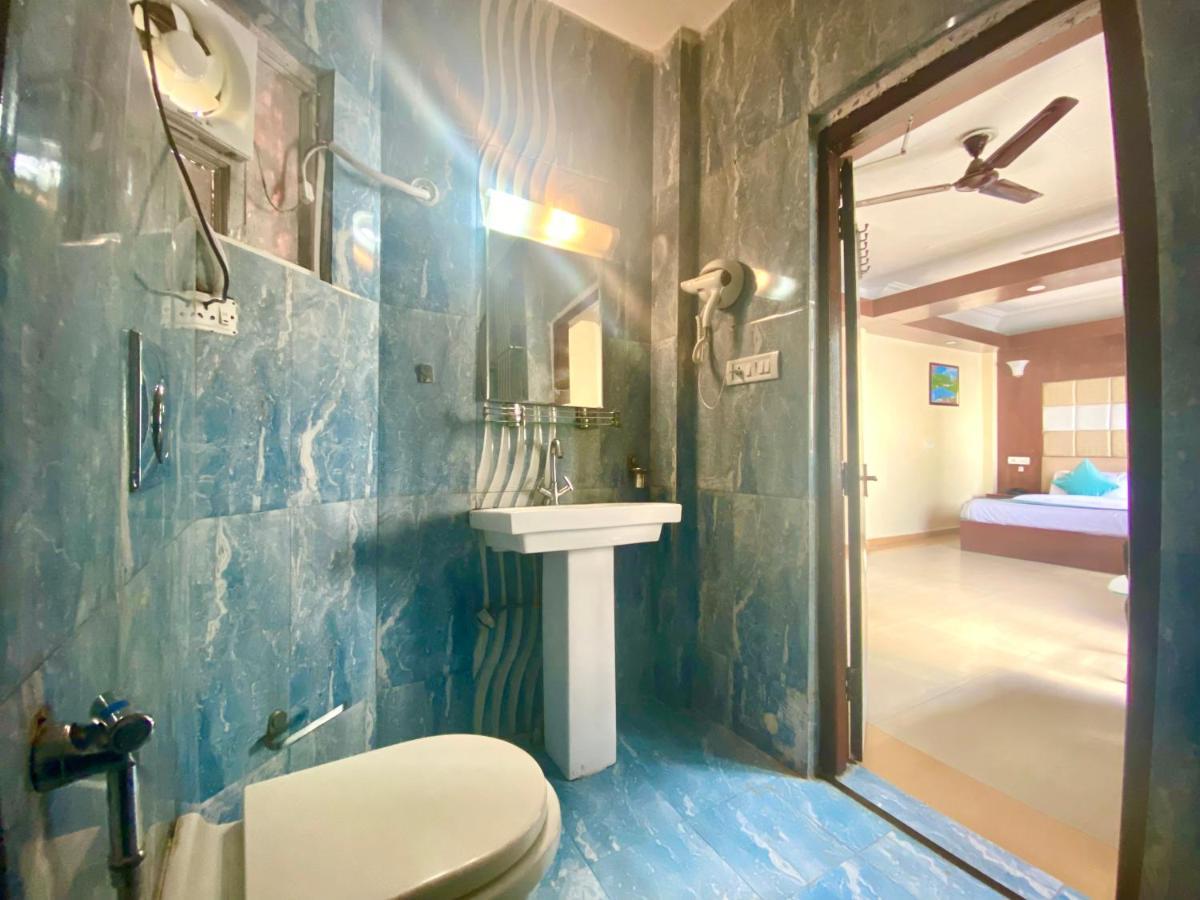 Riversun Hotel Mall Road Mussoorie Bagian luar foto