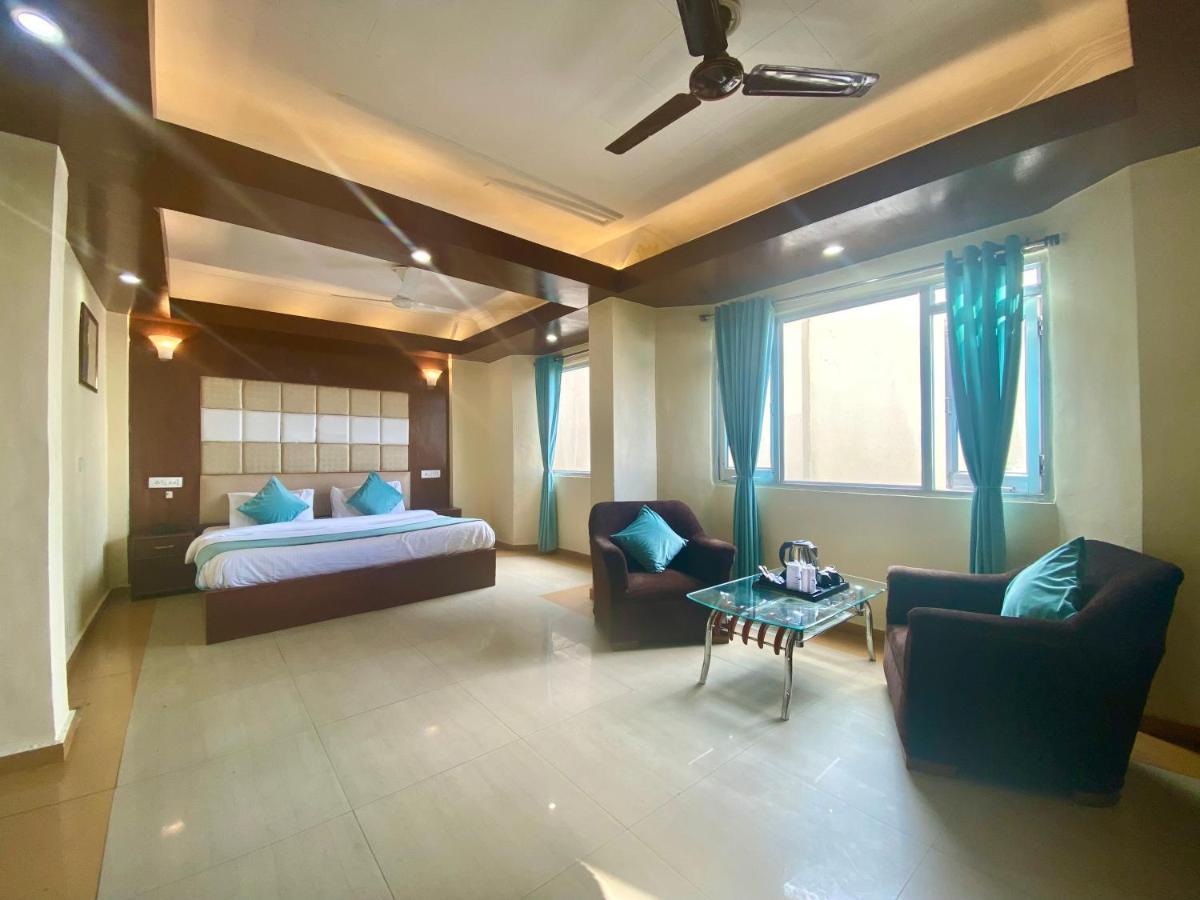 Riversun Hotel Mall Road Mussoorie Bagian luar foto