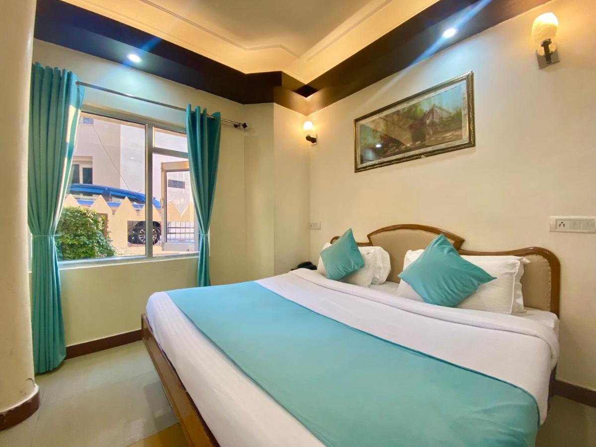Riversun Hotel Mall Road Mussoorie Bagian luar foto