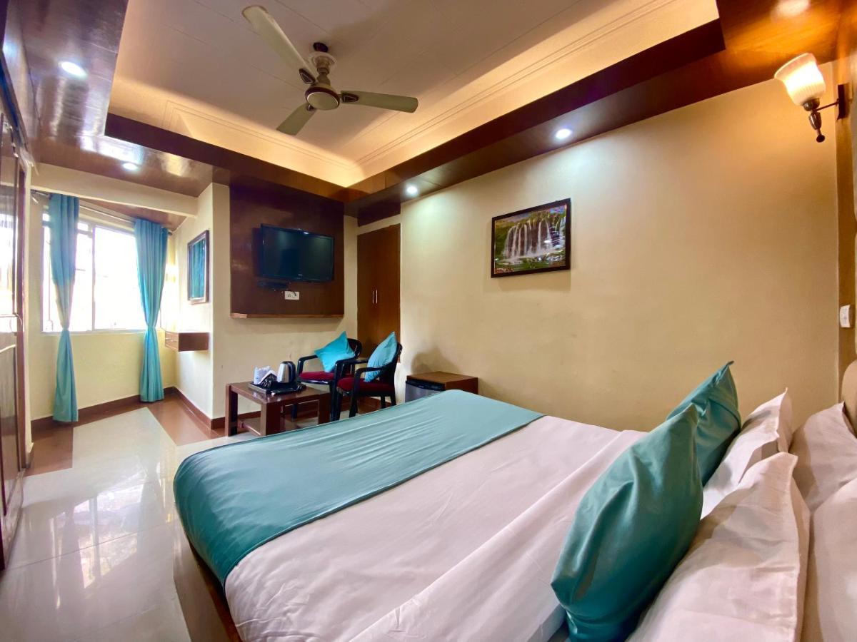Riversun Hotel Mall Road Mussoorie Bagian luar foto