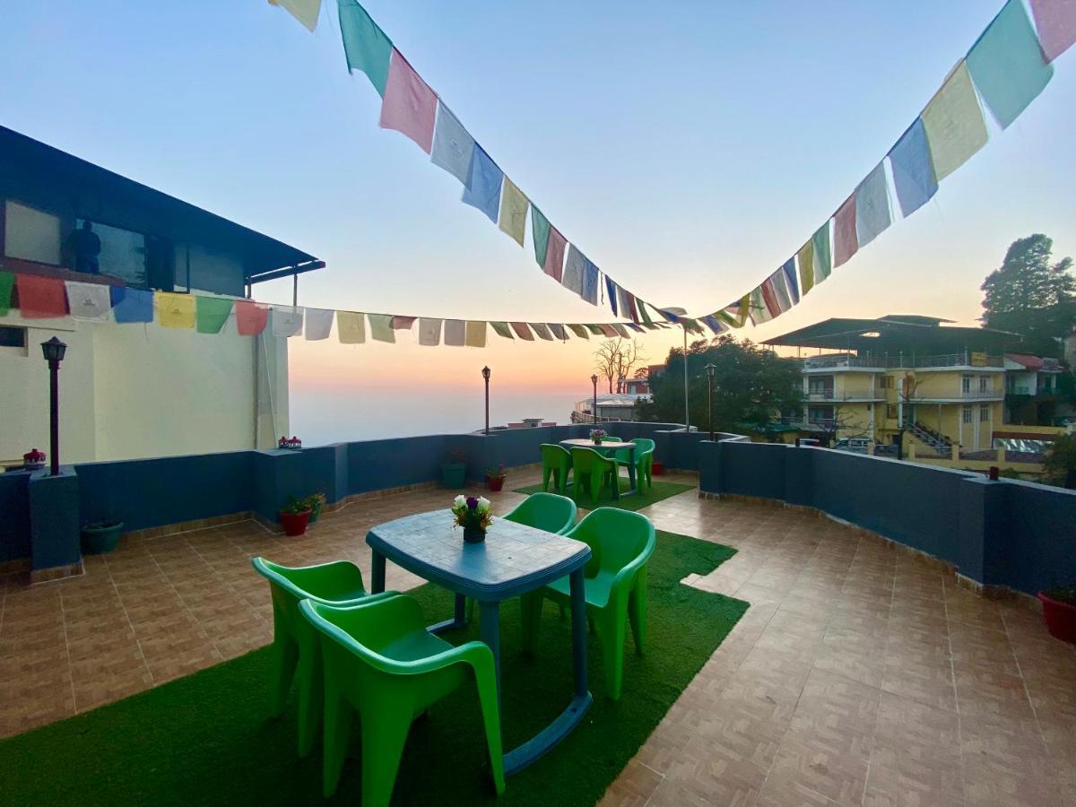 Riversun Hotel Mall Road Mussoorie Bagian luar foto