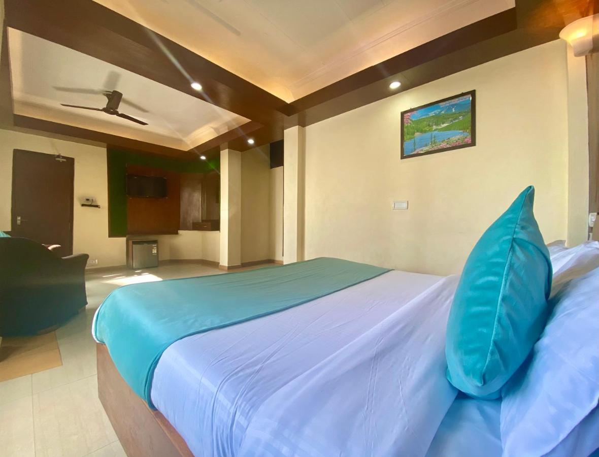 Riversun Hotel Mall Road Mussoorie Bagian luar foto