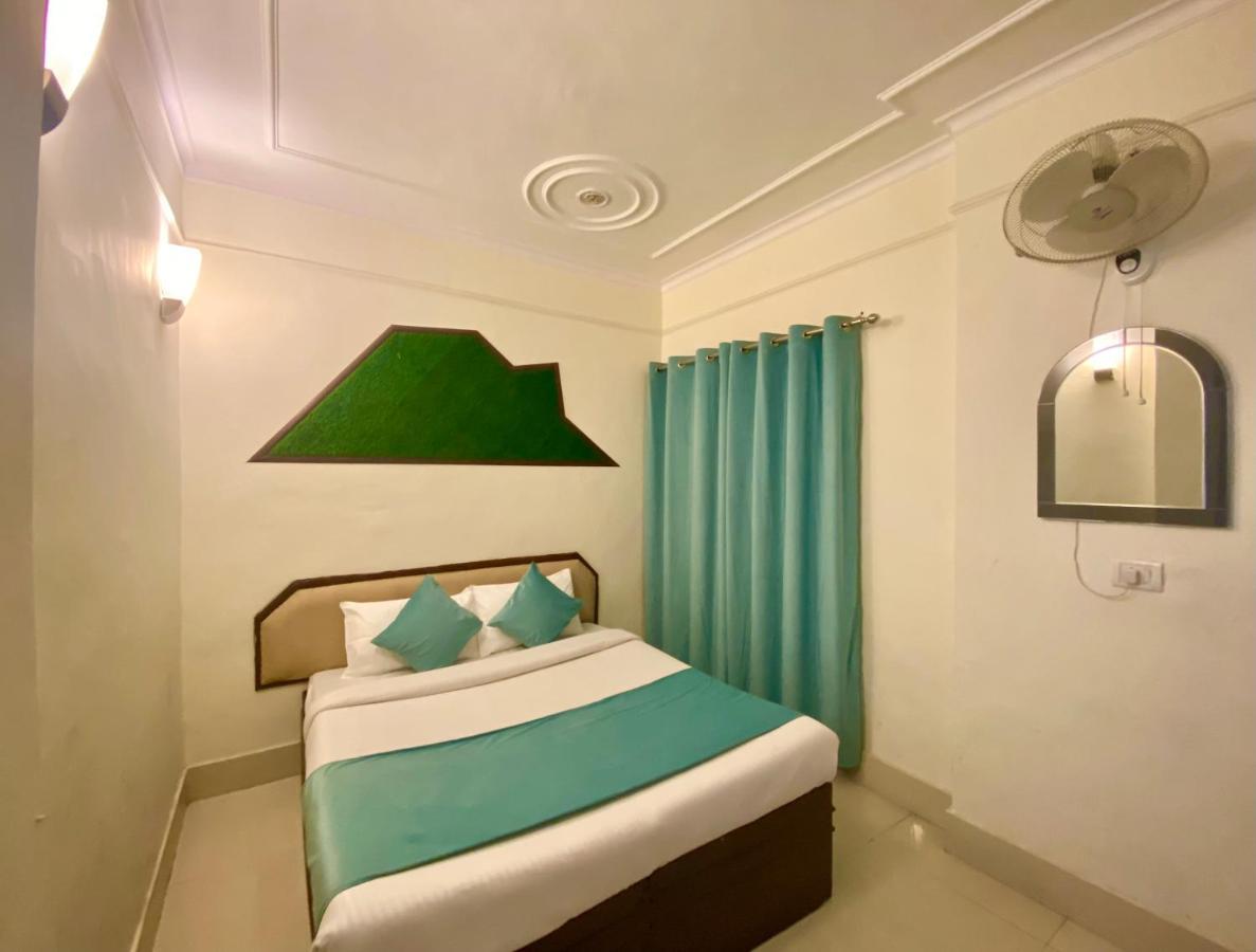 Riversun Hotel Mall Road Mussoorie Bagian luar foto