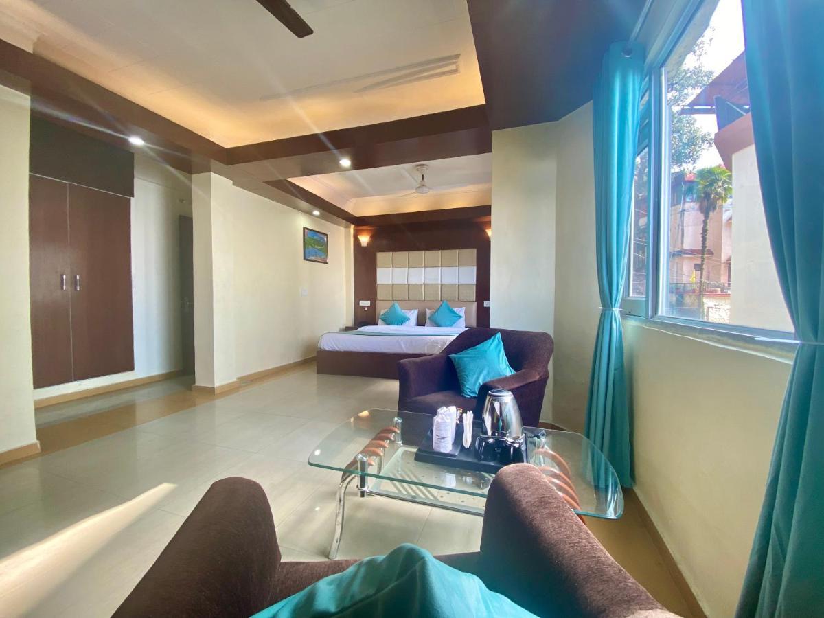 Riversun Hotel Mall Road Mussoorie Bagian luar foto