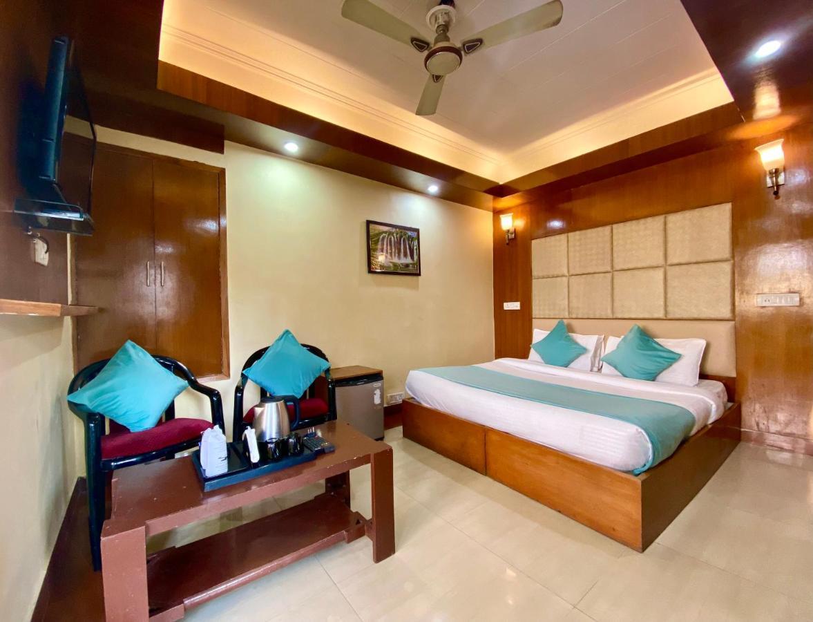 Riversun Hotel Mall Road Mussoorie Bagian luar foto